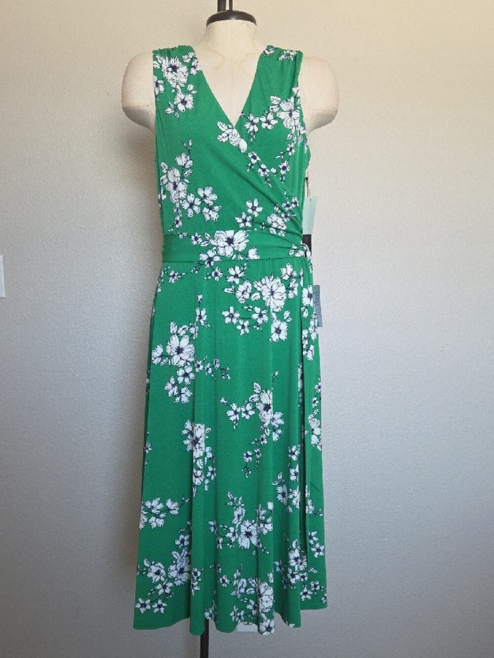 Vince Camuto Green Floral Sleeveless Wrap Dress